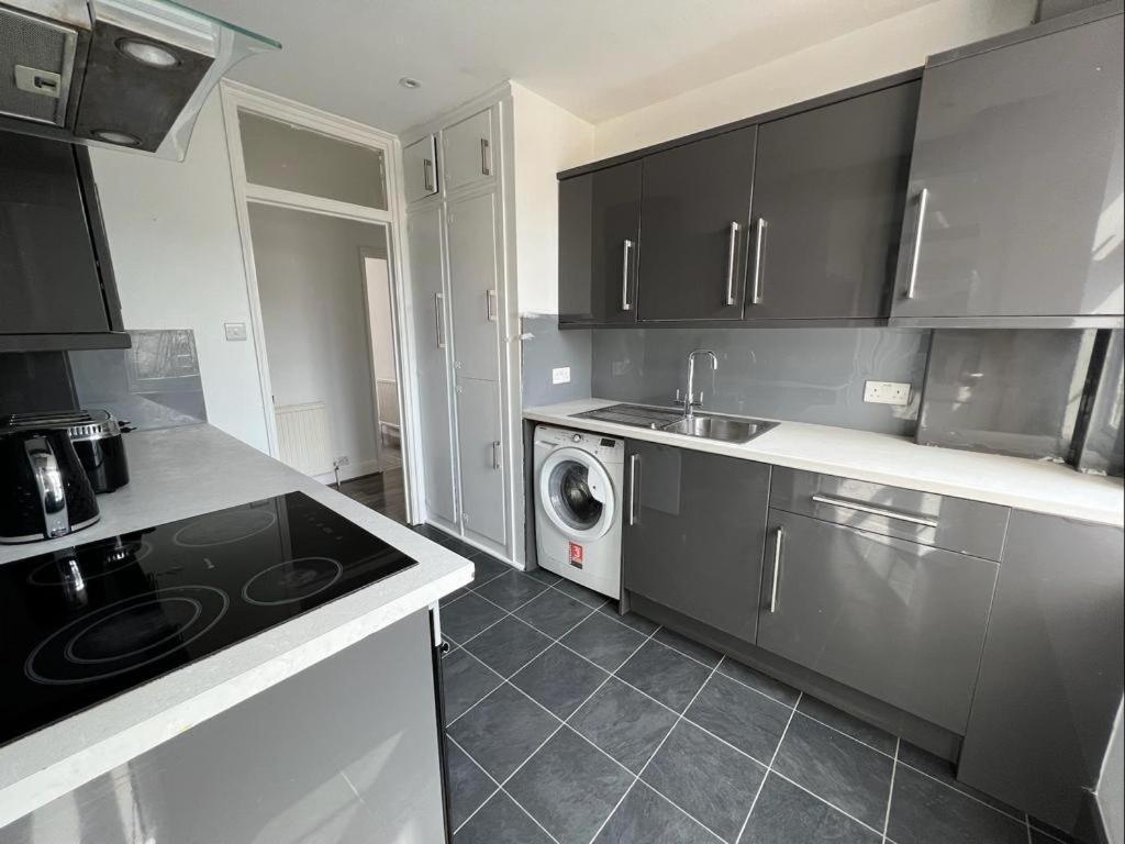 Bright And Spacious 2 Bedroom Apartment Sutton  Exterior foto